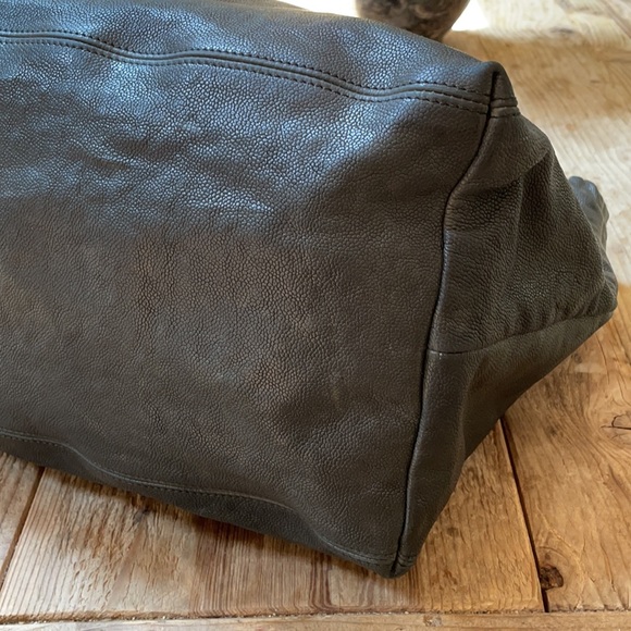 CHANEL COCO CABAS XL charcoal/black caviar leather tote with silver hardware. - Picture 14 of 17